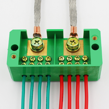 Jednofázová rozvodná skrinka so 2 vstupmi a 8 výstupmi, IP41, skrutkové uchytenie, kryt z PC proti požiaru