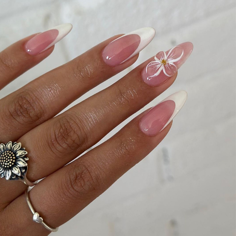 24-tükline küüneplaastereid komplekt, mandlikujulised, prantsuse stiiliga, eemaldatavad, lillemustriga