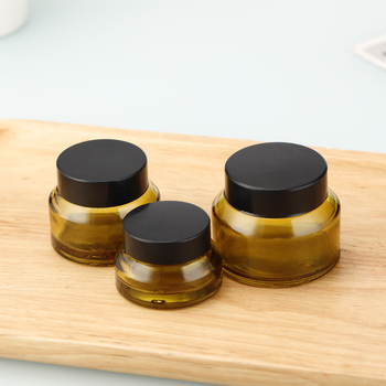 Sklenená fľaša na starostlivosť o pleť s nakloneným ramenom, kvapkadlovým uzáverom a sprejom pre sérumy, oleje a krémy — brúsený povrch, vyfukované sklo, prispôsobiteľné balenie