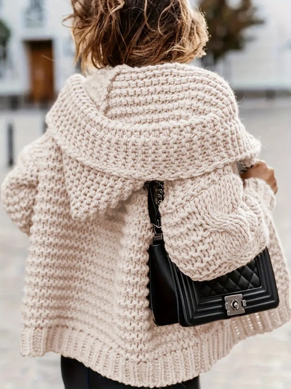 Kapuutsiga paksu lõngaga kootud kardigan, avatud eesosa, vaba lõige, pikkade varrukatega, normaalse pikkusega (50–65 cm)