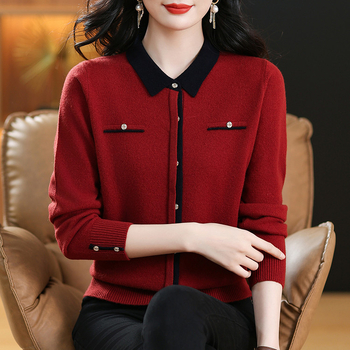 Ženský vlnený sveter s patchwork dizajnom farieb a štvorcovým golierom, dlhé rukávy, pravidelná dĺžka, 95% vlna