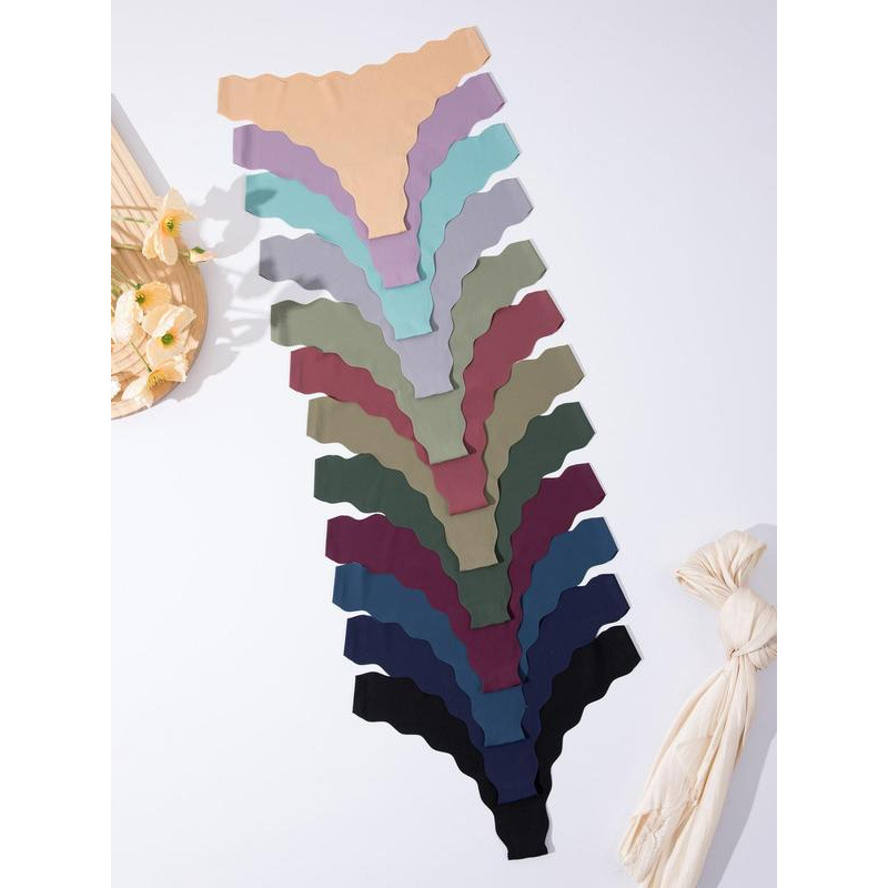 Tangá spodná bielizeň s vlnitým lemom, mäkká a priedušná; nízky pás; U-tvar dizajn; 100% hlavný materiál.