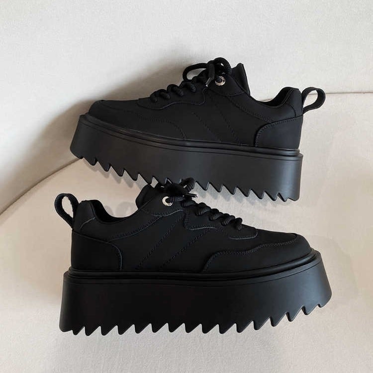 Meeste igapäevased tossud paksu tallaga ja kõrguse tõstmisega - ümmargune varvas, PU ülaosa, kummist tald, pitsiga kinnitamine