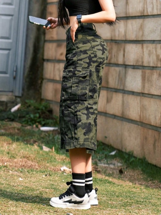 Farkud lühikese säärega laia lõikega, keskne vöökoht, vaba lõige, suured taskud