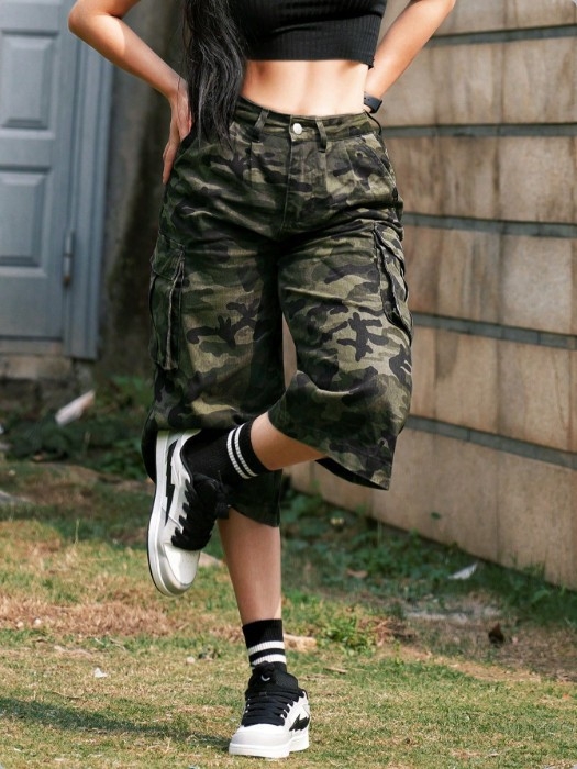 Farkud lühikese säärega laia lõikega, keskne vöökoht, vaba lõige, suured taskud