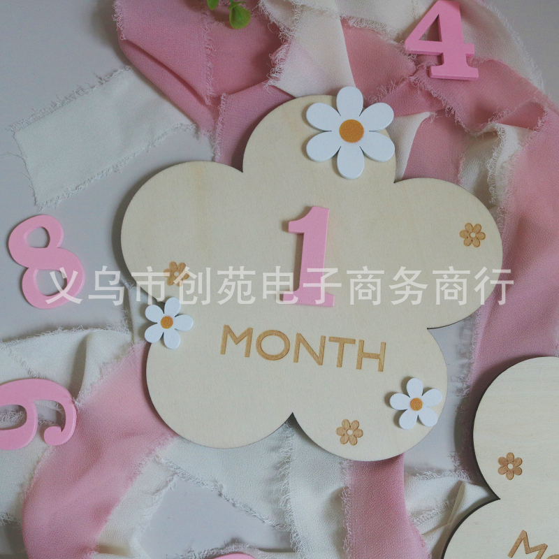 Drvene kartice milestona za bebe s zamjenjivim brojevima i DIY cvijećem (Materijal: Boxwood; Kategorija: Okrasi; Zamjenjivi brojevi; DIY cvijeće)