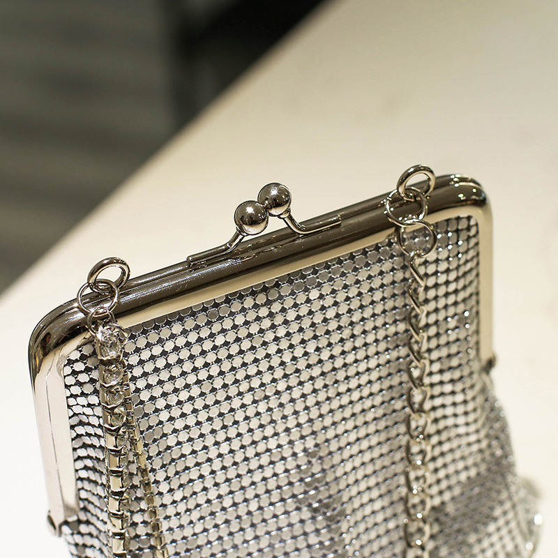 Metalna clutch torbica za žene s perlicama, pretinac za mobitel, uspravni kvadratni oblik, zatvaranje kopčom, poliester podstava