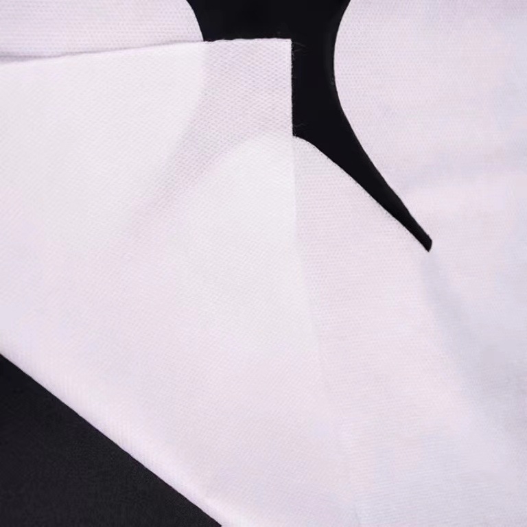 Jednorazová tvárová podložka z netkanej textílie, jednofarebná, s potlačeným logom, možnosť prispôsobenia