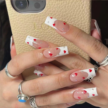 Nokti umetci s Cat's Eye učinkom, francuski stil, ljubavni motiv i zvjezdano nebo