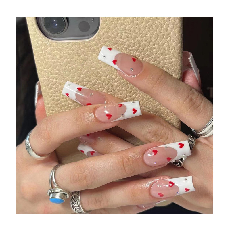 Nokti umetci s Cat's Eye učinkom, francuski stil, ljubavni motiv i zvjezdano nebo