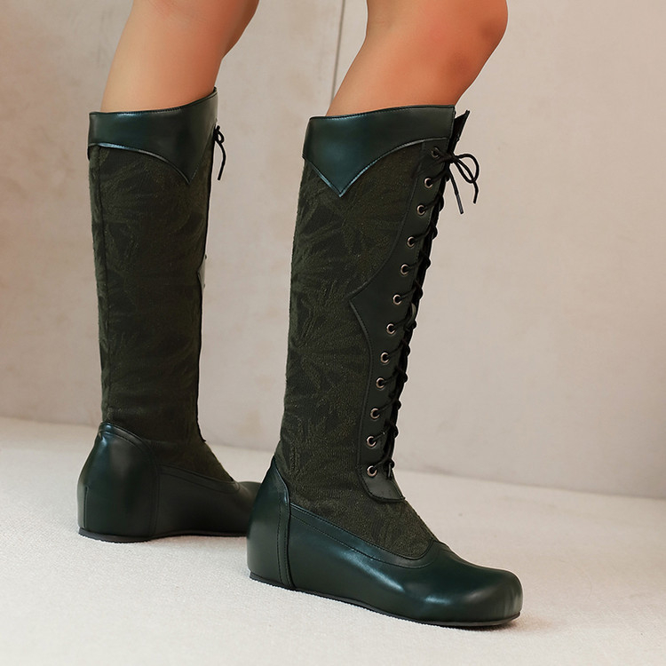 Martin čizme s hranatim vrhom, visokim šniranjem sprijeda, visina pete 3–5 cm