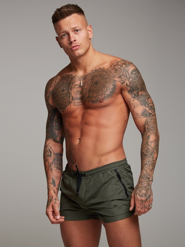 Pánske rýchloschnúce šortky – voľný strih, stredný pás, priedušné zloženie 90% nylon, vhodné na beh a fitness