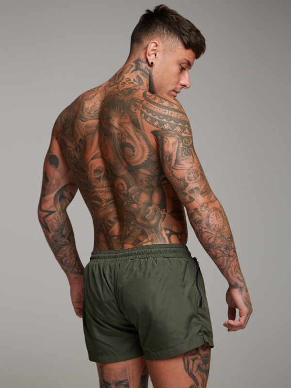 Pánske rýchloschnúce šortky – voľný strih, stredný pás, priedušné zloženie 90% nylon, vhodné na beh a fitness