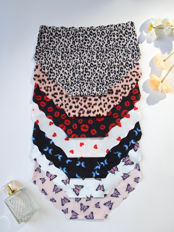 7-djelni set grudnjaka od čipke, glavna tkanina najlon, podstava pamuk, neformirani košarci