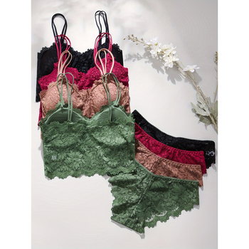 Dantelani set grudnjaka i gaćica, trokutasti košarice, srednje oblikovani košarice, glavni materijal: 86% poliamid, 14% elastan; podstava: 86% poliamid, 14% elastan