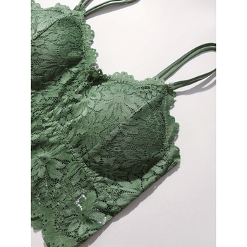 Dantelani set grudnjaka i gaćica, trokutasti košarice, srednje oblikovani košarice, glavni materijal: 86% poliamid, 14% elastan; podstava: 86% poliamid, 14% elastan