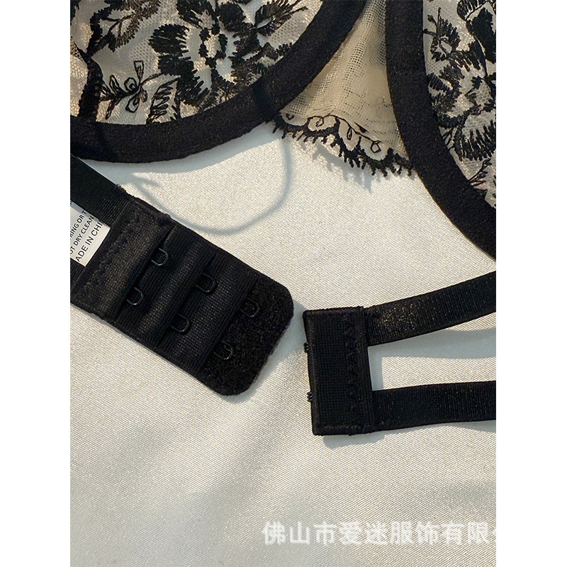 Žensko donje rublje od čipke s prozirnim mrežom i čeličnim prstenom, stil troje točke, 95–100% poliester, uloga: školska uniforma