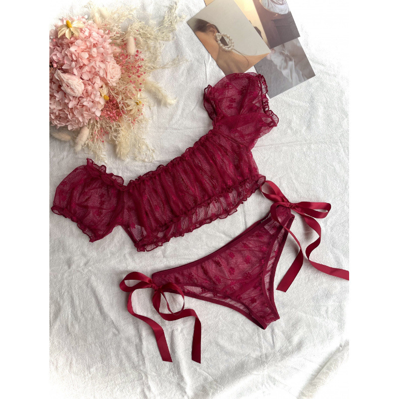 Set grudnjaka s prozirnom čipkom na jedno rame; glavni materijal 100% akril; podstava Spandex; tip šalica trokut; oblikovana šalica srednja