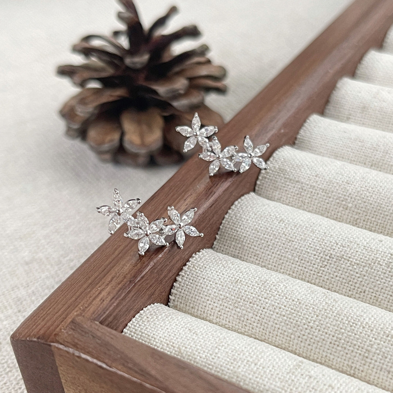 Cercei cu floare, formă de petale, argint 925, diamant încrustat, stil Mori