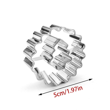 Keksići od nehrđajućeg čelika za kekse u obliku božićnog drvca i srca s valovitim i plisiranim dizajnom — Šablona: Agjq; Izrada: Agjq; Materijal: chenille