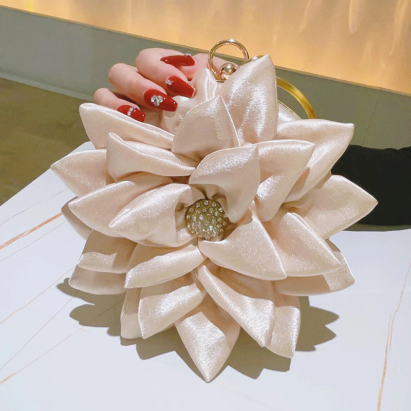 Ženska torbica okruglog oblika s cvjetnim motívom, zatvaranje na kopču, podstava od poliestera, Zimska kolekcija 2023