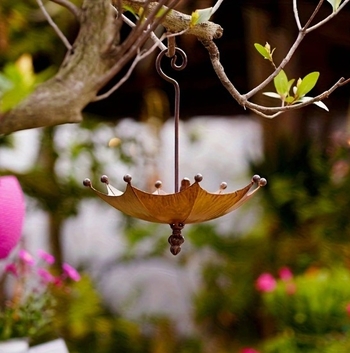 Hranilica za ptice u obliku kišobrana, od željeza, moderni minimalistički dizajn, pogodna za kuću, vrt, dvorište, ured i hoteli/restorane.