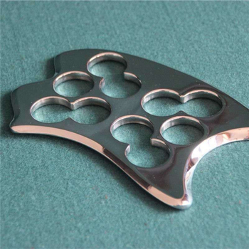 Nerezový nôž na fascie s desiatimi otvormi pre hlbokú masáž tkanív a uvoľnenie fascie