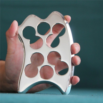 Nerezový nôž na fascie s desiatimi otvormi pre hlbokú masáž tkanív a uvoľnenie fascie