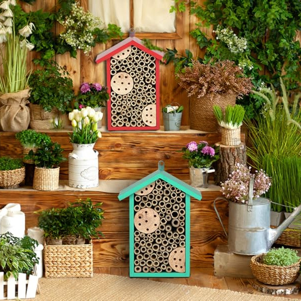 Drevený dom pre včely, na stenu, biotop pre hmyz s prírodnou bambusovou trubkou