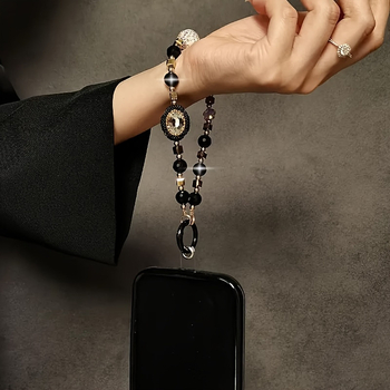 Телефонна висулка с кристали във форма пеперуда — ръчно изработено, женски стил, украса