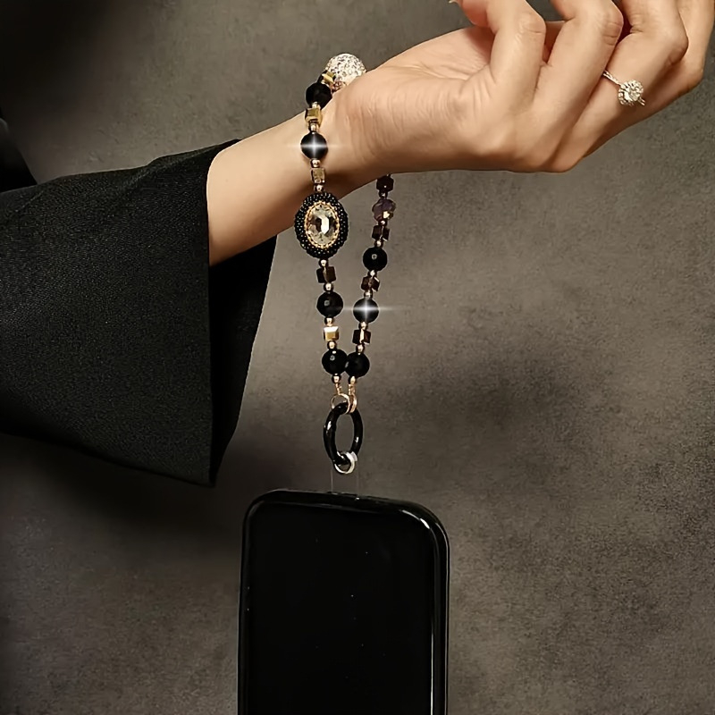 Телефонна висулка с кристали във форма пеперуда — ръчно изработено, женски стил, украса