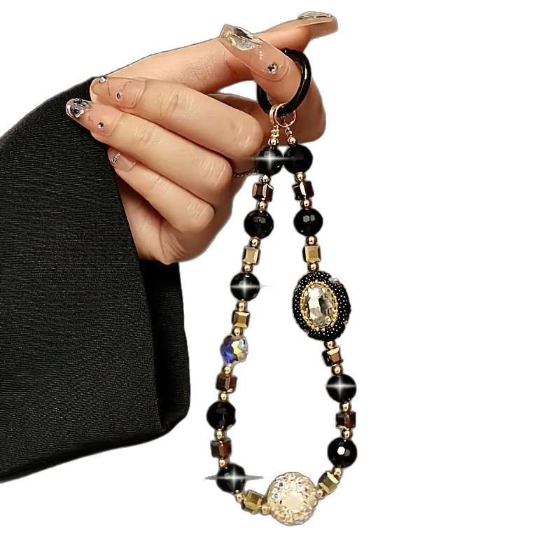 Телефонна висулка с кристали във форма пеперуда — ръчно изработено, женски стил, украса