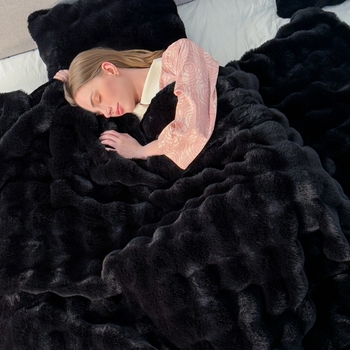 Dvojstranná plyšová deka s imitáciou zajacej srsti, jednobarevný vzor, Coral fleece, polyester, 500–800 g, moderný minimalistický štýl, vhodná do kancelárie a na gauč