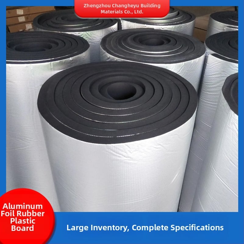 Izolācijas plāksne no gumijas un plastmasas ar alumīnija foliju, pašlīmējoša, piemērota jumtiem un siltumnīcām - siltuma vadība 0.035 W/mK, darba temperatūra līdz 100°C