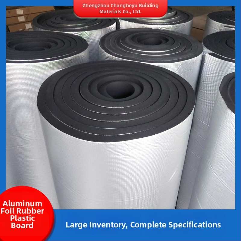 Izolācijas plāksne no gumijas un plastmasas ar alumīnija foliju, pašlīmējoša, piemērota jumtiem un siltumnīcām - siltuma vadība 0.035 W/mK, darba temperatūra līdz 100°C