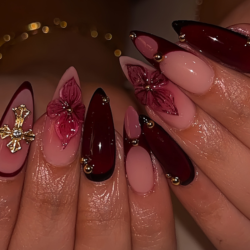 24 kusov umelých nechtov v mandľovom tvare, s krížom a kvetinovým vzorom, vyrezávaná ruža a perly, na nosenie