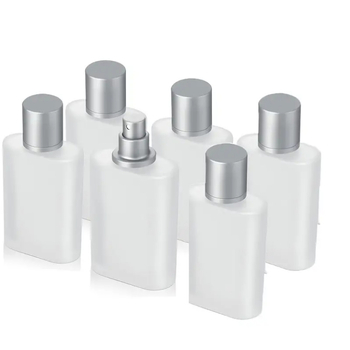 Matná sklenená fľaštička na parfum so skrutkovacím uzáverom, vyrobená fúkaným sklom, obsahuje plastový kryt a hliníkovú rozprašovač, pôvod Zhejiang