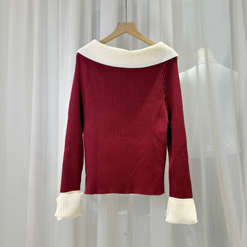 Елегантен плетен пуловер с V-образно деколте, контрастни панели, slim fit; core-spun прежда върху вискозна материя