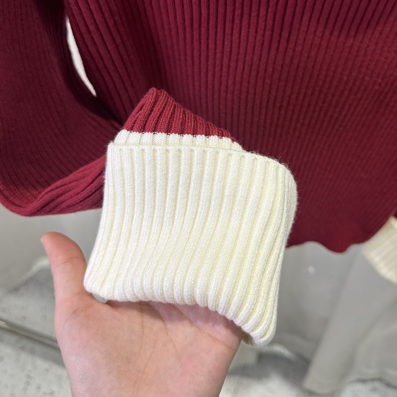 Елегантен плетен пуловер с V-образно деколте, контрастни панели, slim fit; core-spun прежда върху вискозна материя