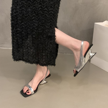 Сандали с една лента, квадратен нос, 3–6 см ток, гумена подметка, горна част от супер влакна