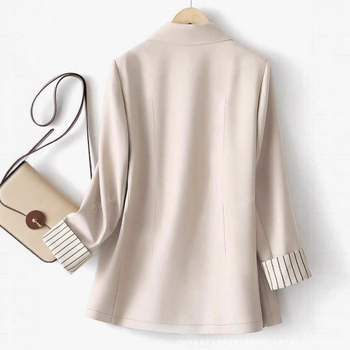 Ženski sako-kostim s patchworkom u printu, ovratnik stila kostima, dugi rukavi, poliester