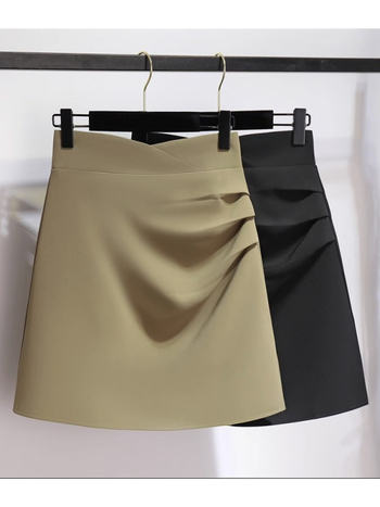 A-linijska kratka suknja s visokim strukom, plisirana, vizualno laskava siluetu, poliester