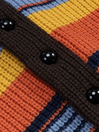 Плетен кардиган с многоцветни ивици, V-образно деколте, пачуърк детайли, дълги ръкави, полиестерна плетка