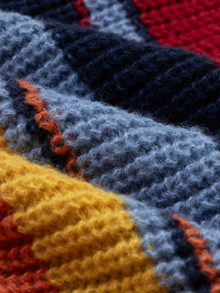 Плетен кардиган с многоцветни ивици, V-образно деколте, пачуърк детайли, дълги ръкави, полиестерна плетка