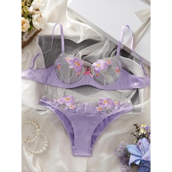 Set grudnjaka i tangama s čipkom, glavni materijal poliamid, podstava pamuk, košarice s ušima zeca, funkcija skupljanja, stil tradicionalan i seksi