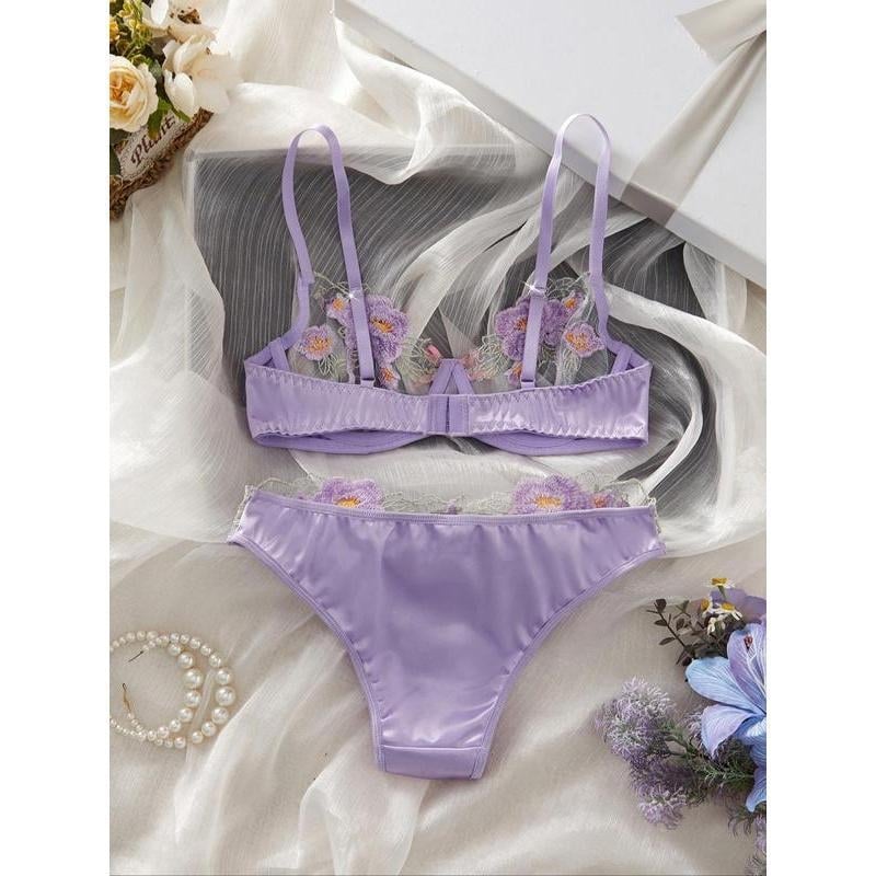 Set grudnjaka i tangama s čipkom, glavni materijal poliamid, podstava pamuk, košarice s ušima zeca, funkcija skupljanja, stil tradicionalan i seksi