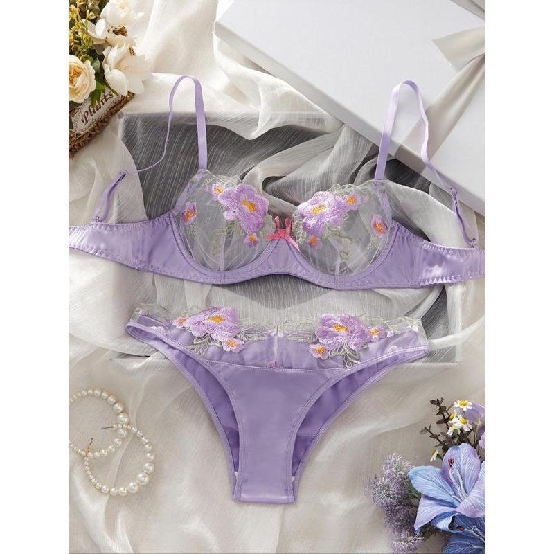 Set grudnjaka i tangama s čipkom, glavni materijal poliamid, podstava pamuk, košarice s ušima zeca, funkcija skupljanja, stil tradicionalan i seksi