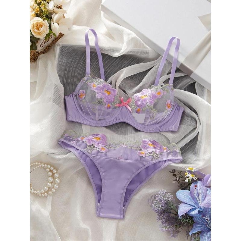 Set grudnjaka i tangama s čipkom, glavni materijal poliamid, podstava pamuk, košarice s ušima zeca, funkcija skupljanja, stil tradicionalan i seksi