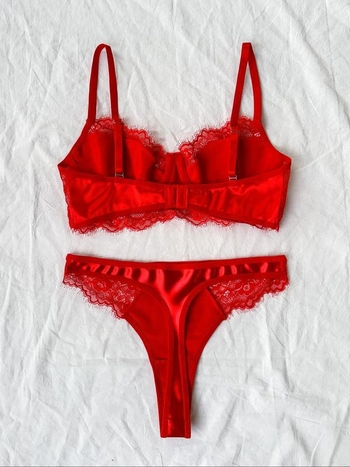 Set grudnjaka i gaćica s čipkom i push-up efektom