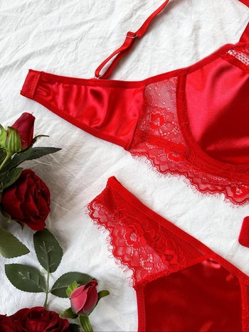 Set grudnjaka i gaćica s čipkom i push-up efektom